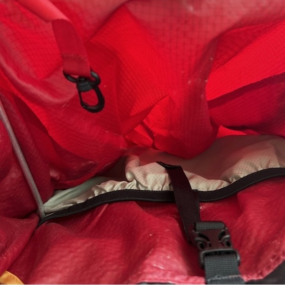 Gift for avid hiker Kelty Jr. Tioga 2050, a lightweight hiking backpack - Picture 7 of 8